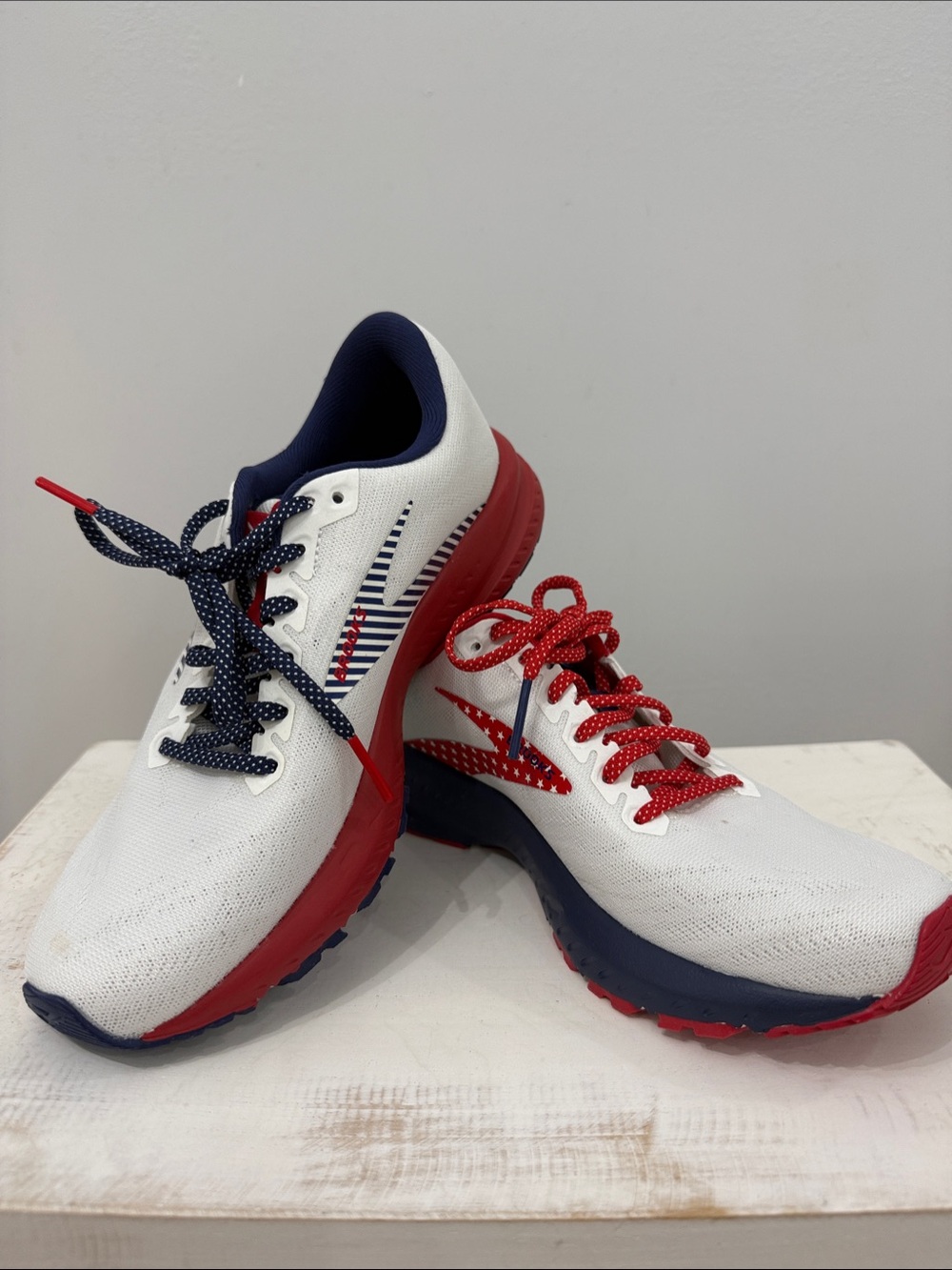 Brooks Women’s Patriotic White Red Blue Athletic Running Sneakers NWOT